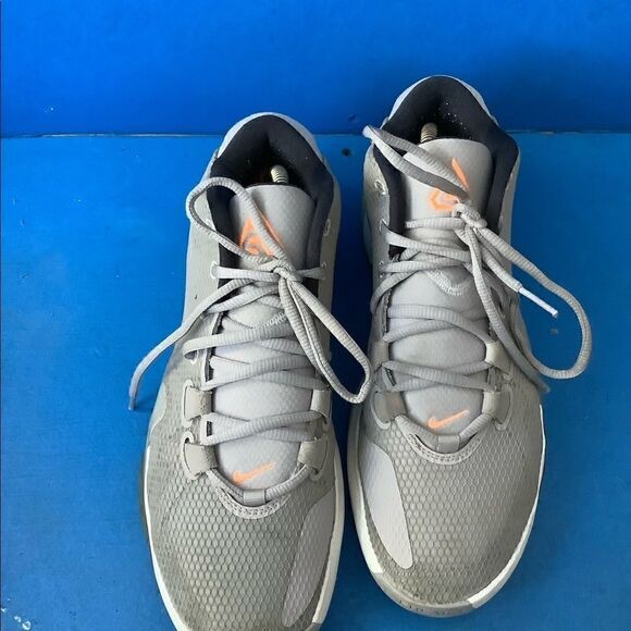 Nike Zoom Freak 1 Mens Size 9 Shoes Sneakers Basketball BQ5422-002 - Picture 4 of 8